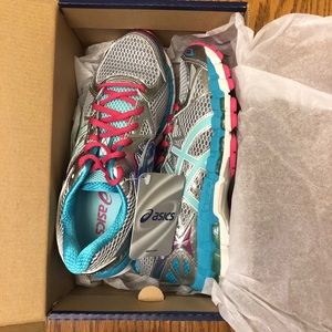 NWT ASICS Gel Surveyor 3 Sneakers - Discontinued